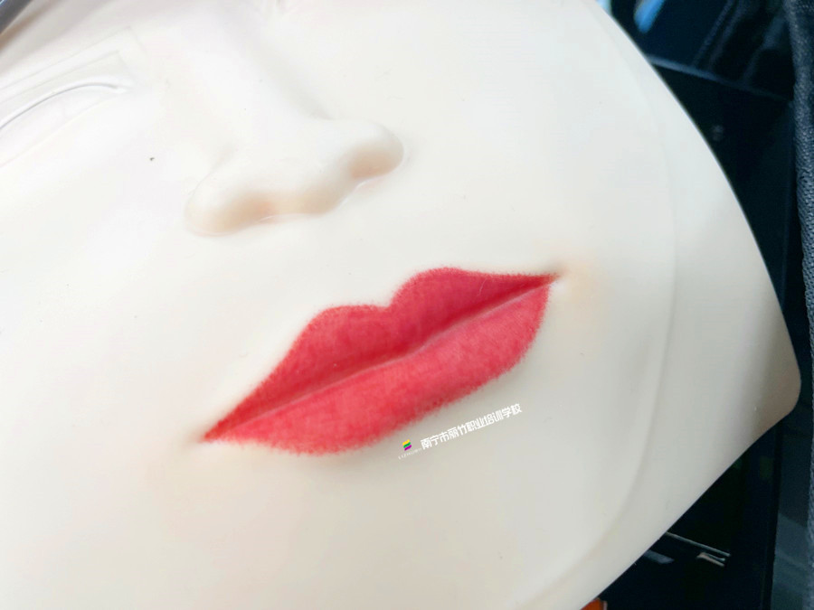 紋唇時的設(shè)計要點，南寧學(xué)紋唇