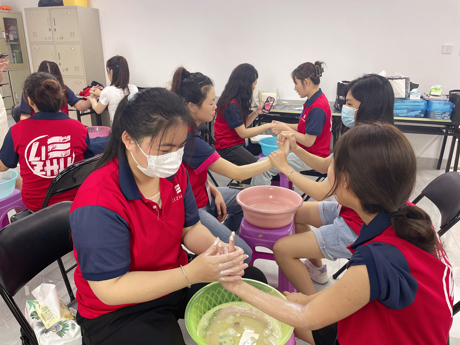 你的指甲為什么有豎線和白點？南寧學美甲基礎