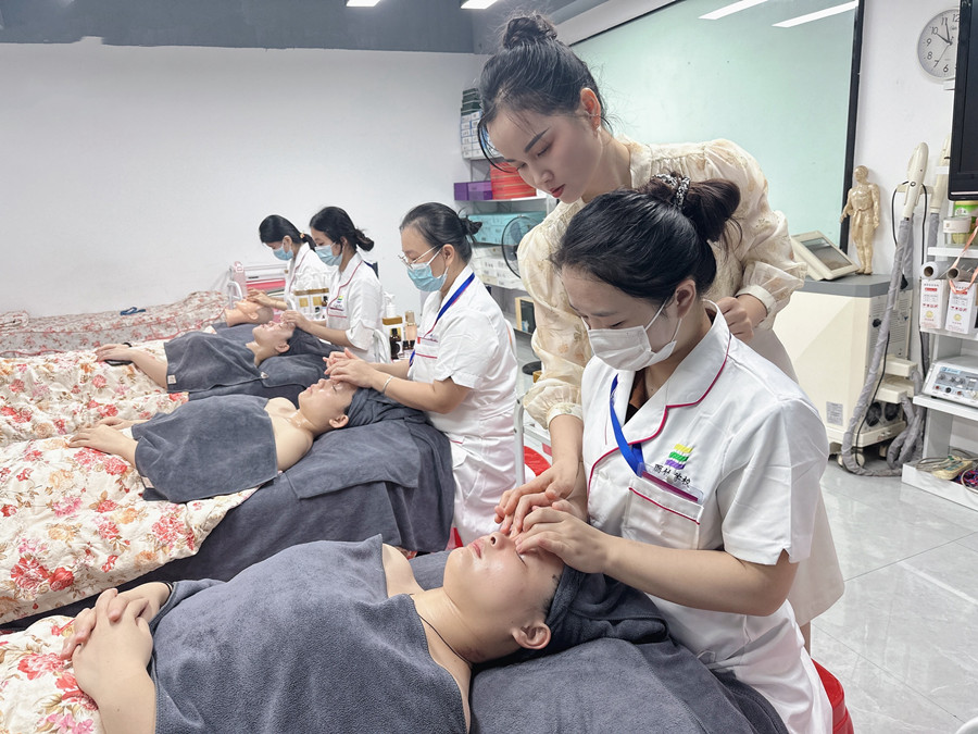 敏敏的肌膚怎么護(hù)理？廣西皮膚管理師教你