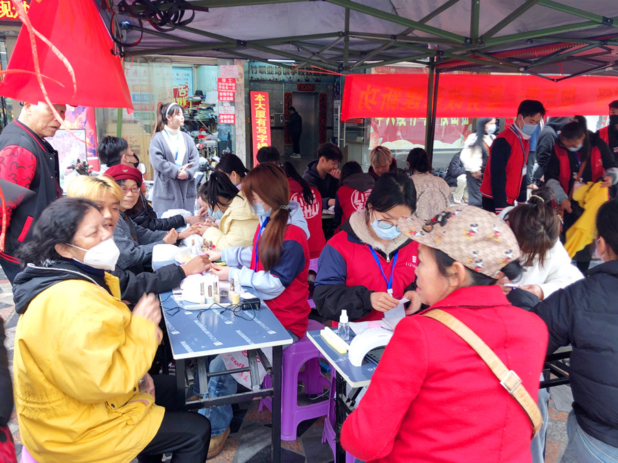 美甲活動(dòng)免費(fèi)，南寧美甲造型專(zhuān)業(yè)學(xué)校開(kāi)啟“學(xué)雷鋒月”