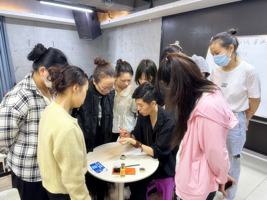 薄唇和厚唇的調整方法，廣西紋繡進修深造培訓?