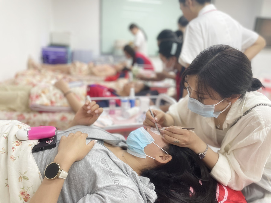 嫁接美睫后如何修補(bǔ)？南寧美睫教學(xué)