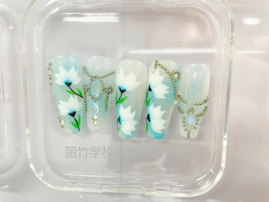 手繪花朵珠鏈美甲，南寧美甲進(jìn)修深造