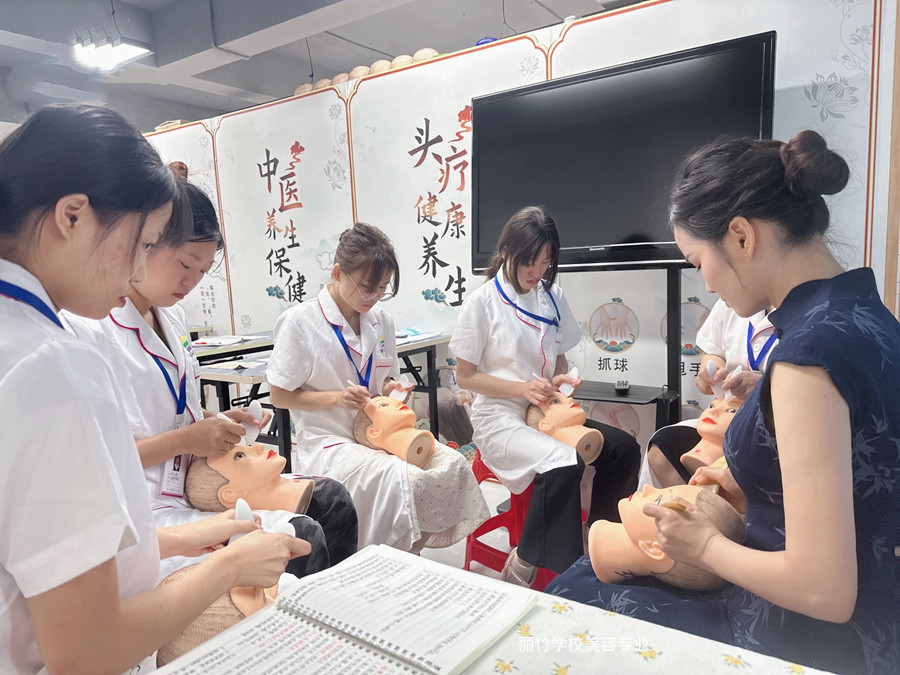 南寧美容健康：為什么推薦女生學(xué)美容？