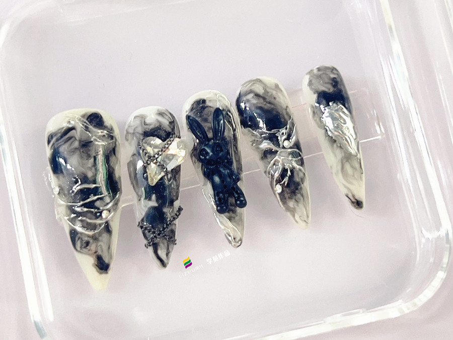 水墨暈染飾品美甲，南寧美甲店學(xué)徒必須款