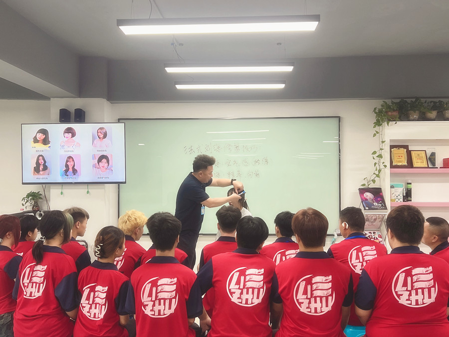 不同臉型適合的劉海類型，南寧剪發(fā)學(xué)習(xí)分享