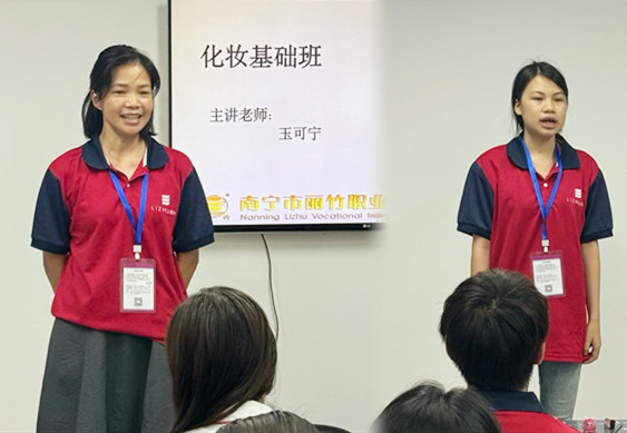 化妝新生自我介紹，廣西化妝課堂日常