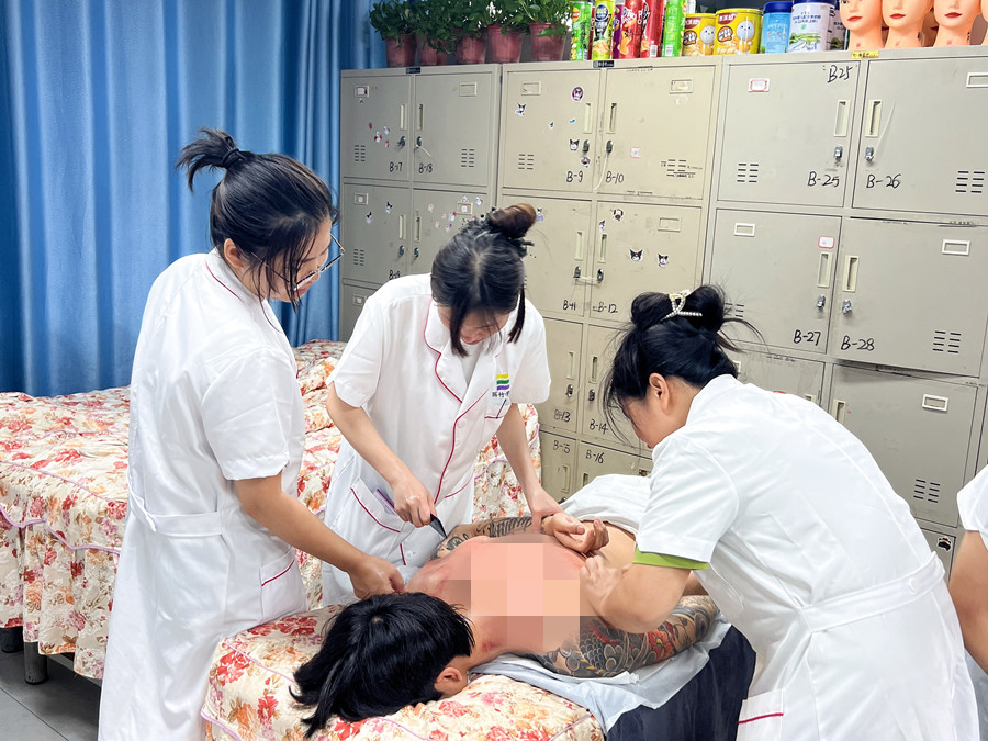 背部刮（sha）痧練習(xí)課堂，南寧健康管理美容