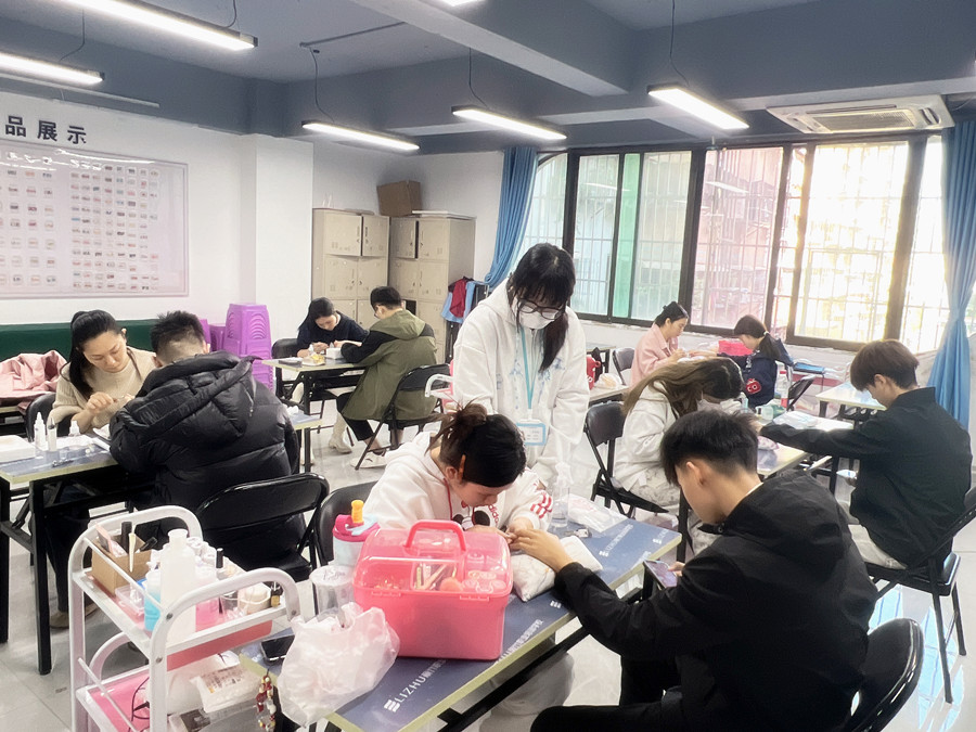 傳統(tǒng)美甲前置處理，南寧美甲專業(yè)教學(xué)講解