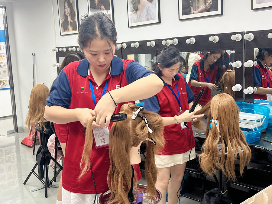 卷發(fā)護(hù)理技巧，廣西燙染技術(shù)學(xué)校課程