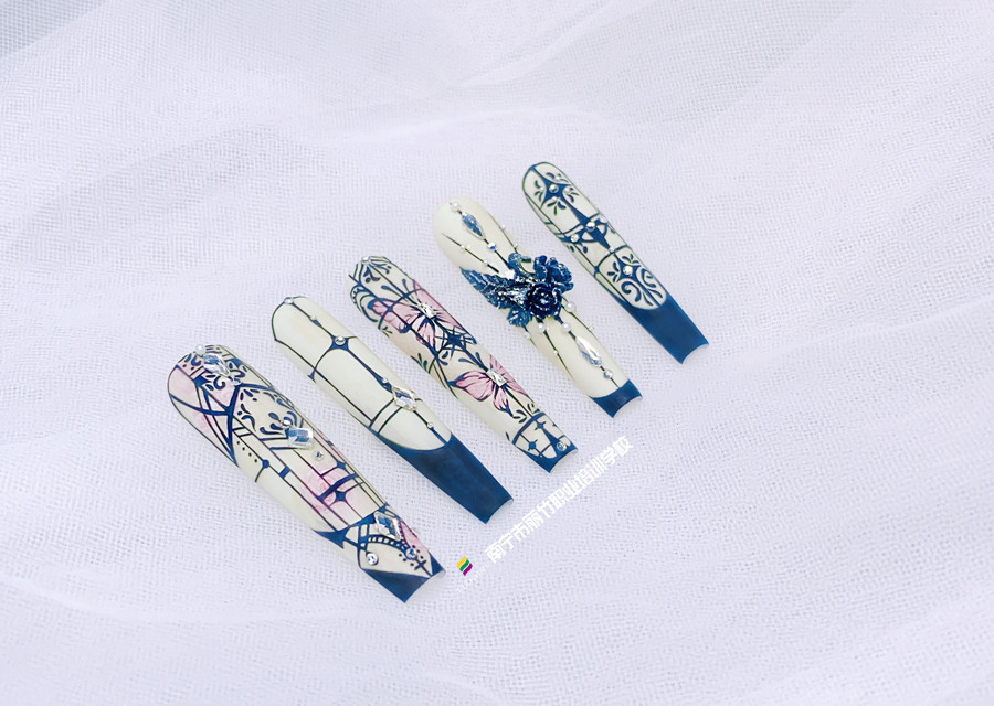 手繪窗花美甲，南寧美甲設(shè)計(jì)專(zhuān)業(yè)作品