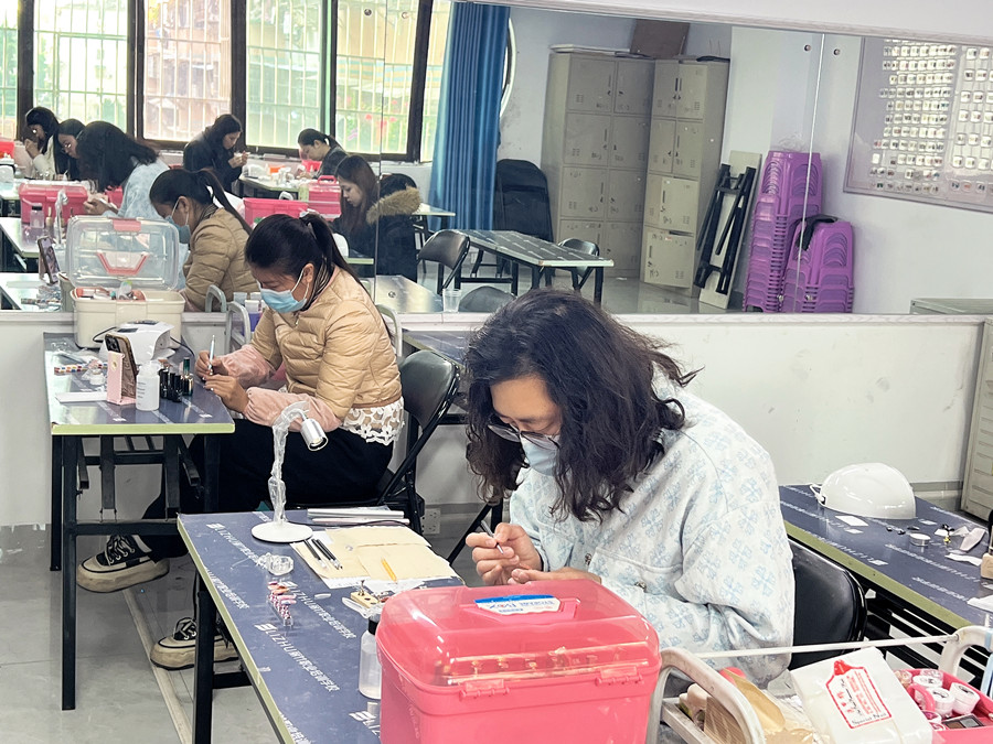 南寧美甲創(chuàng)業(yè)，歡迎到麗竹美甲學校