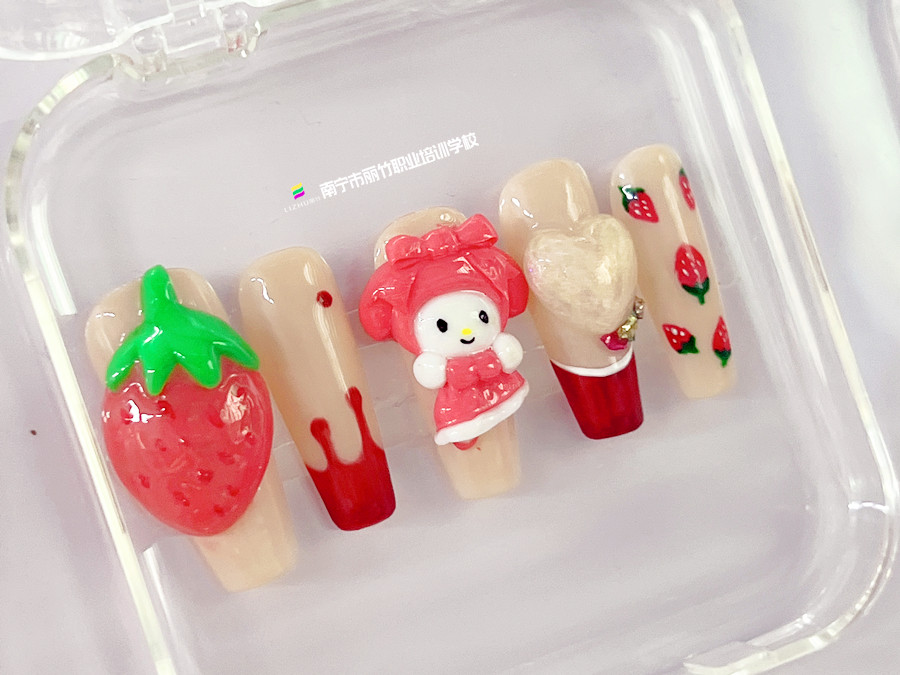 雕花卡通美甲，南寧美甲進(jìn)修培訓(xùn)作品