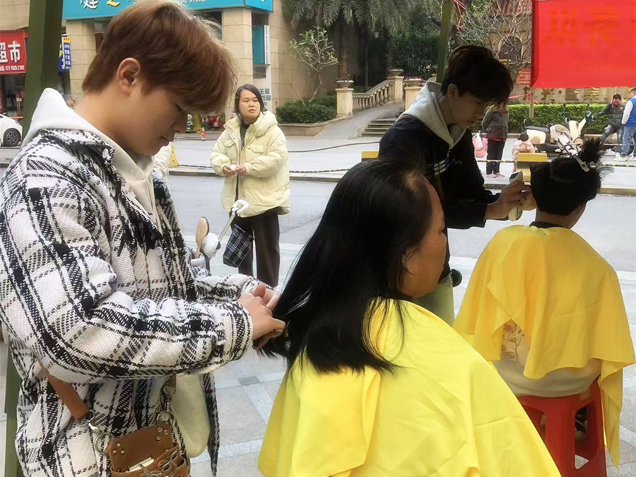 新手剪女士中長(zhǎng)發(fā)核心技巧，南寧美發(fā)造型學(xué)校分享